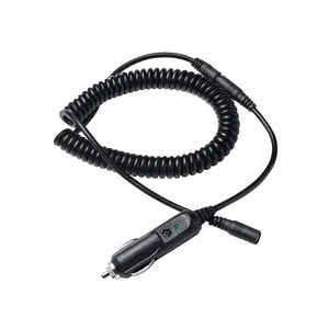 Încărcător M12™ pentru mașină alimentează jacheta de la orice brichetă de mașină, de 12 V.